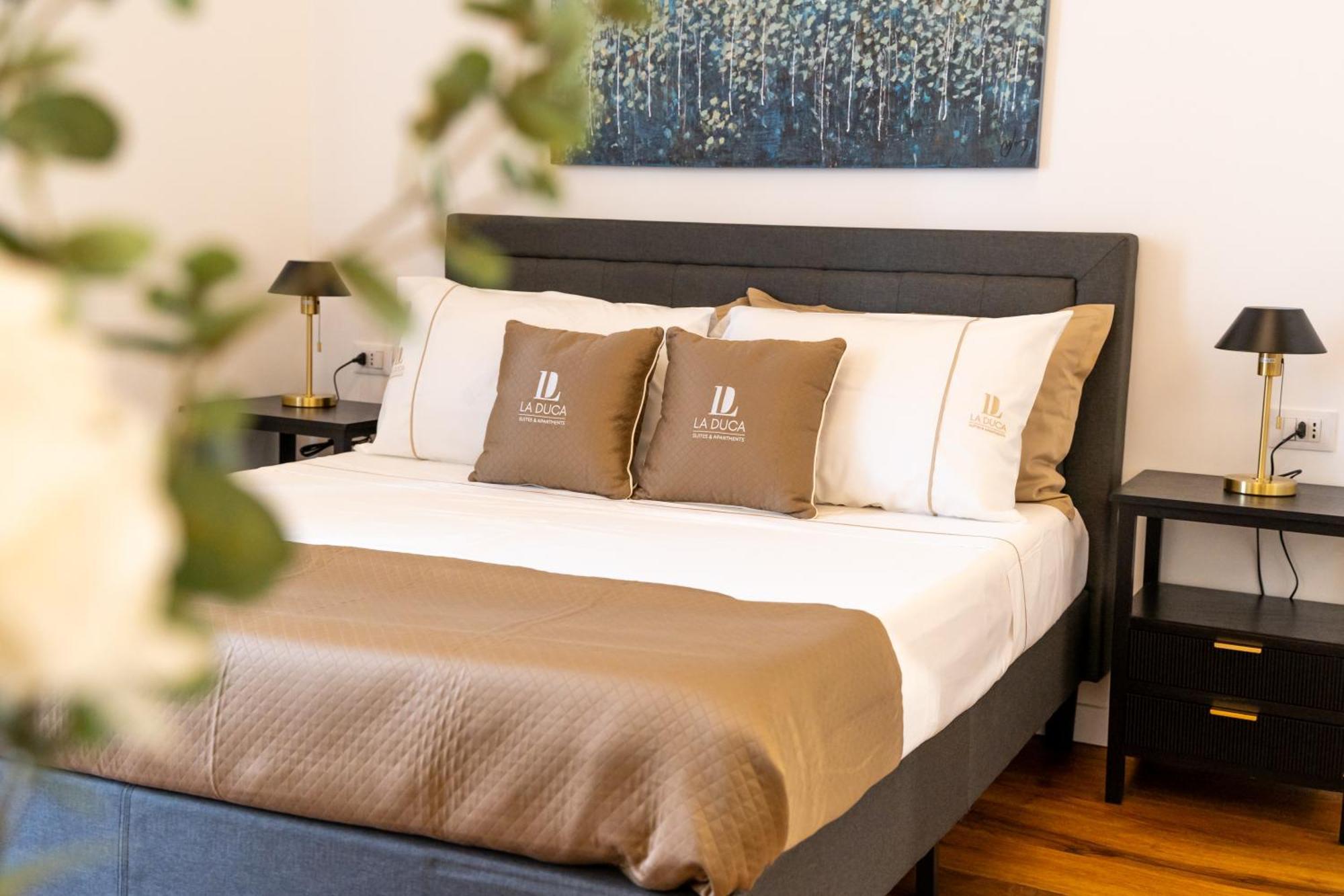La Duca Suites & Apartments ปาแลร์โม ภายนอก รูปภาพ