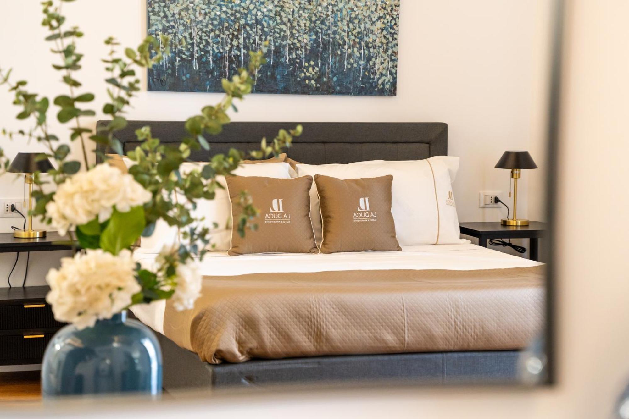 La Duca Suites & Apartments ปาแลร์โม ภายนอก รูปภาพ