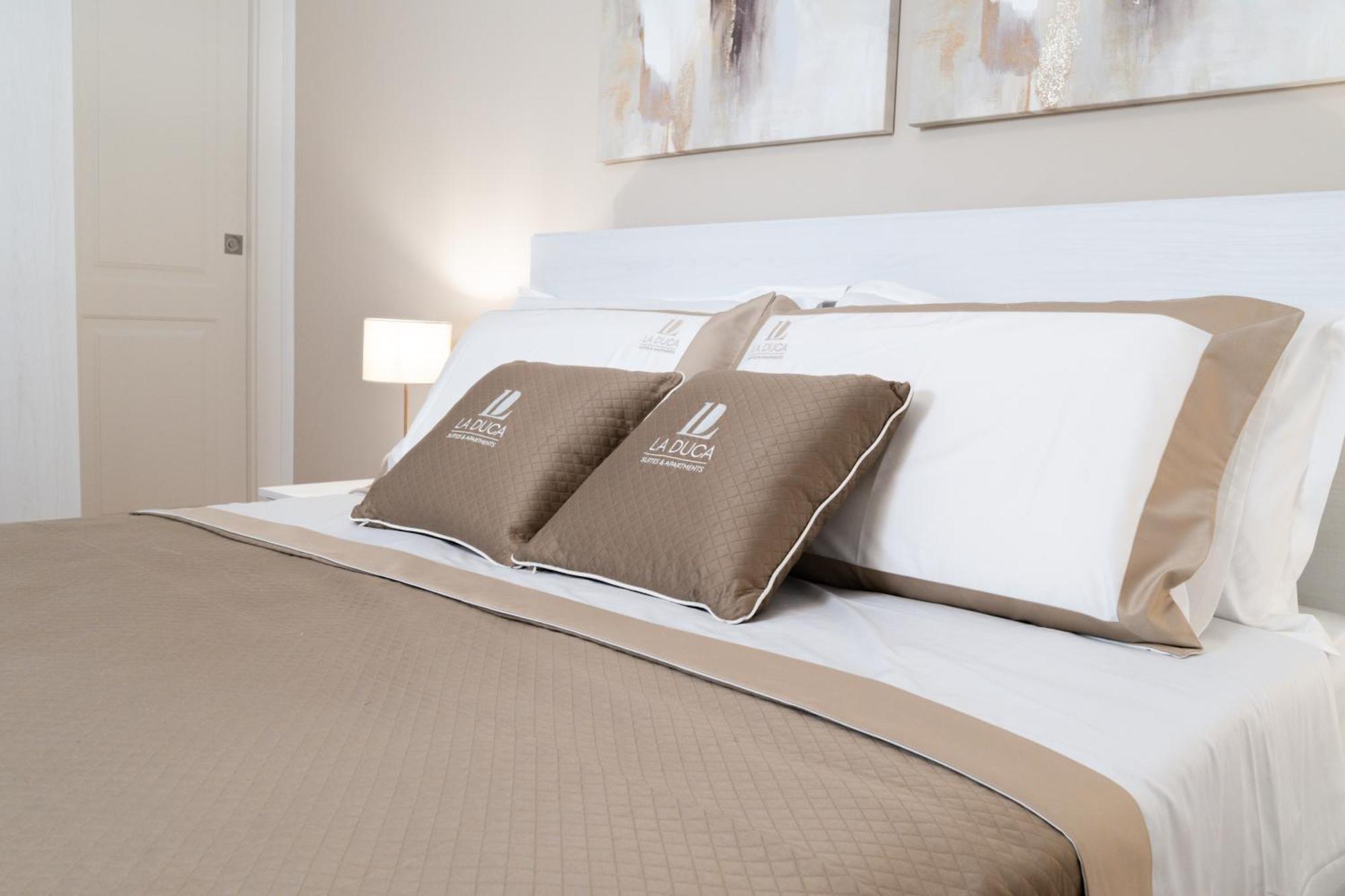 La Duca Suites & Apartments ปาแลร์โม ภายนอก รูปภาพ