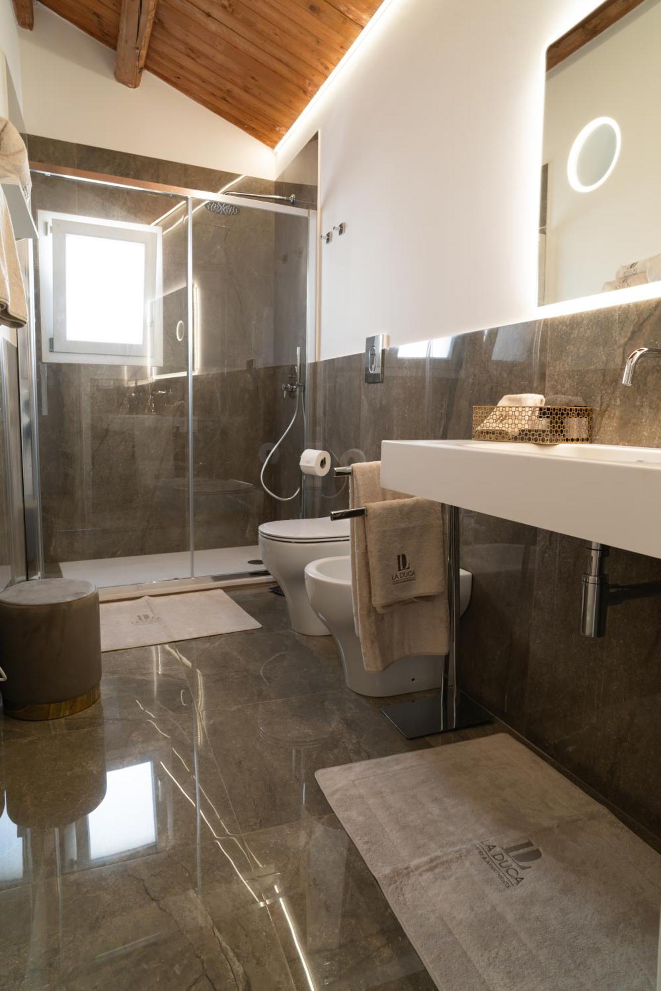 La Duca Suites & Apartments ปาแลร์โม ภายนอก รูปภาพ
