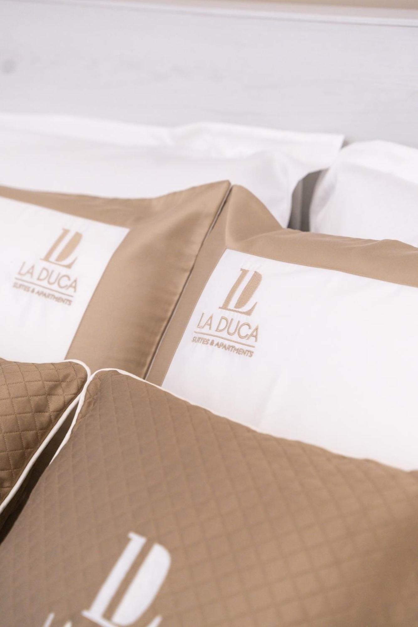 La Duca Suites & Apartments ปาแลร์โม ภายนอก รูปภาพ