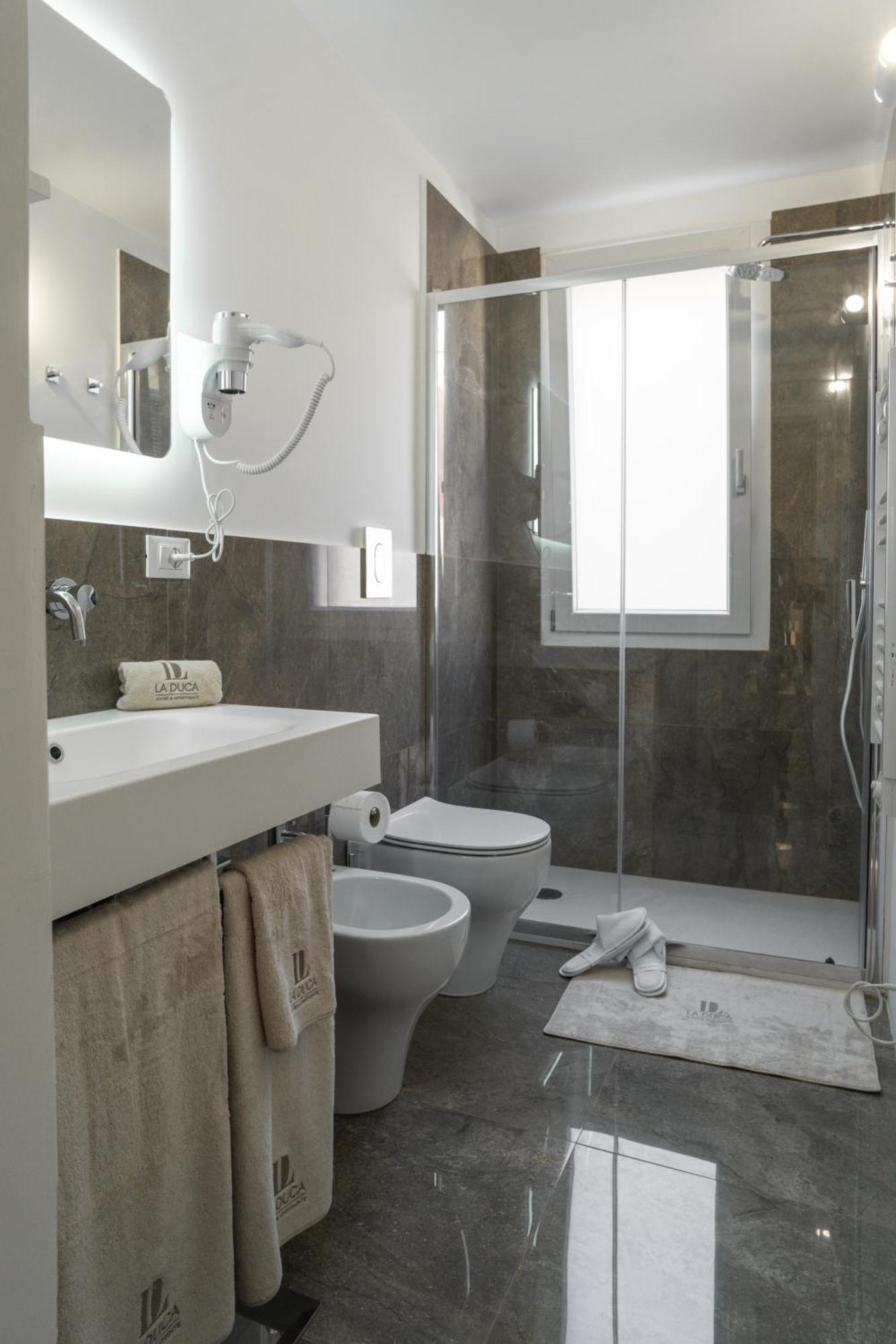 La Duca Suites & Apartments ปาแลร์โม ภายนอก รูปภาพ