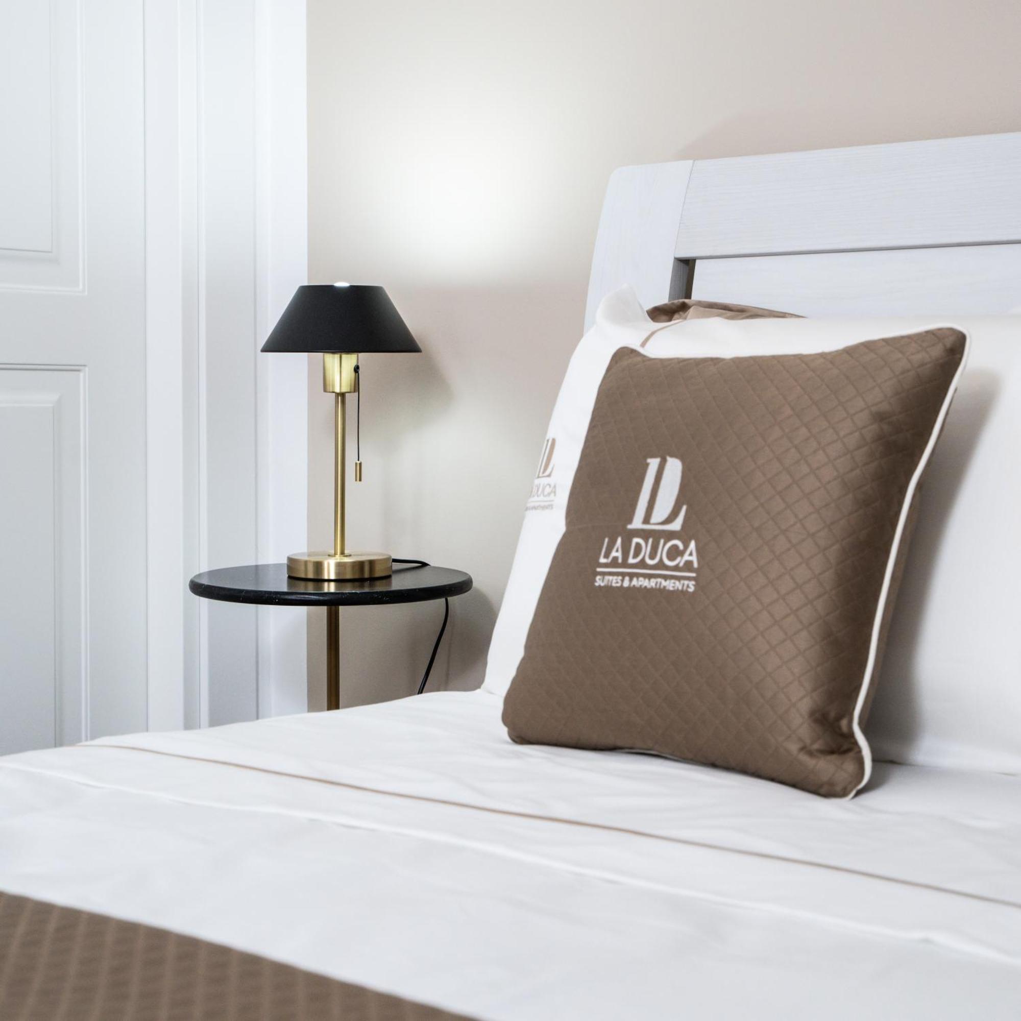 La Duca Suites & Apartments ปาแลร์โม ภายนอก รูปภาพ