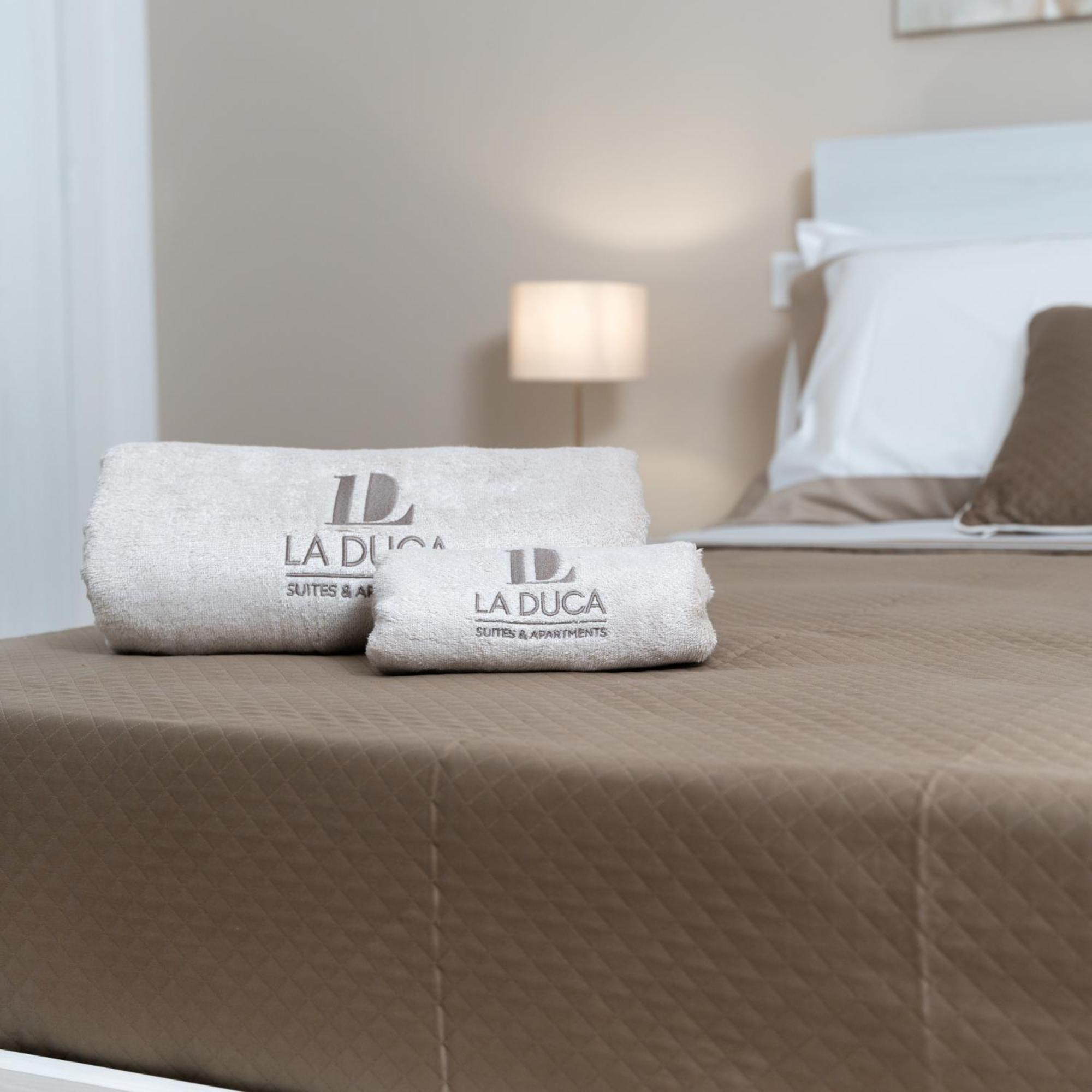 La Duca Suites & Apartments ปาแลร์โม ภายนอก รูปภาพ