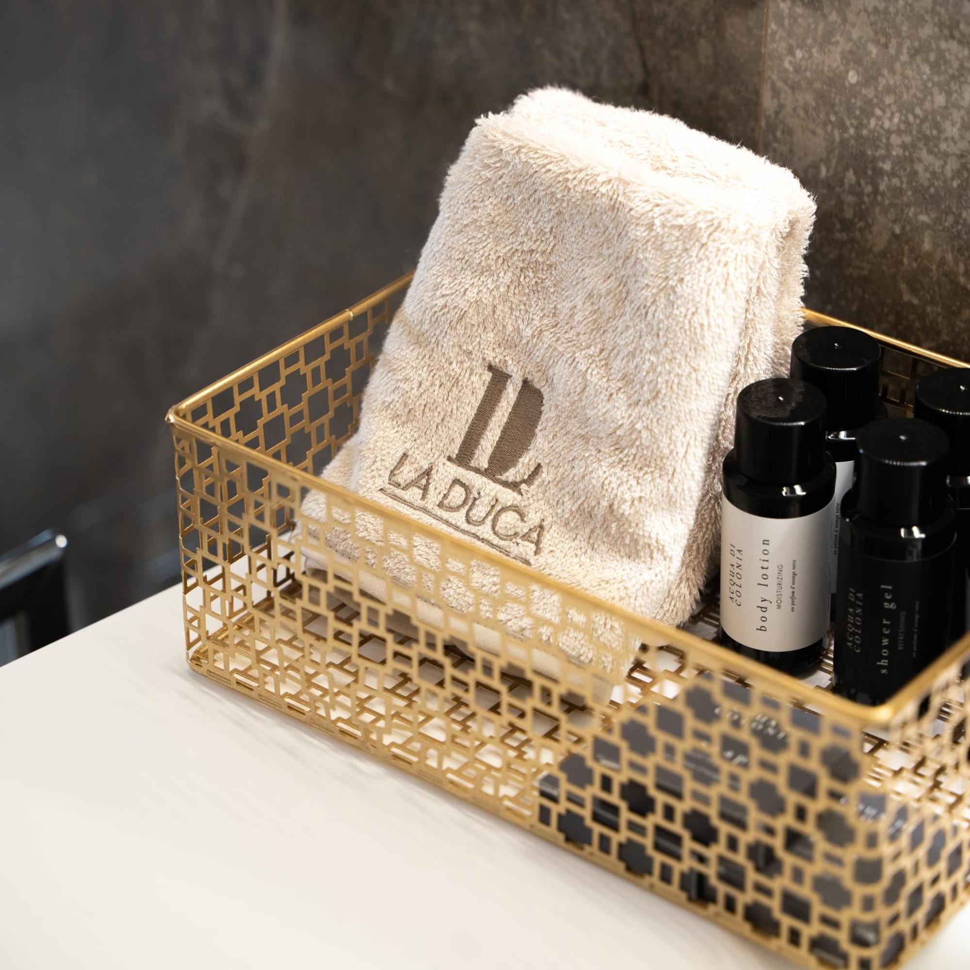 La Duca Suites & Apartments ปาแลร์โม ภายนอก รูปภาพ
