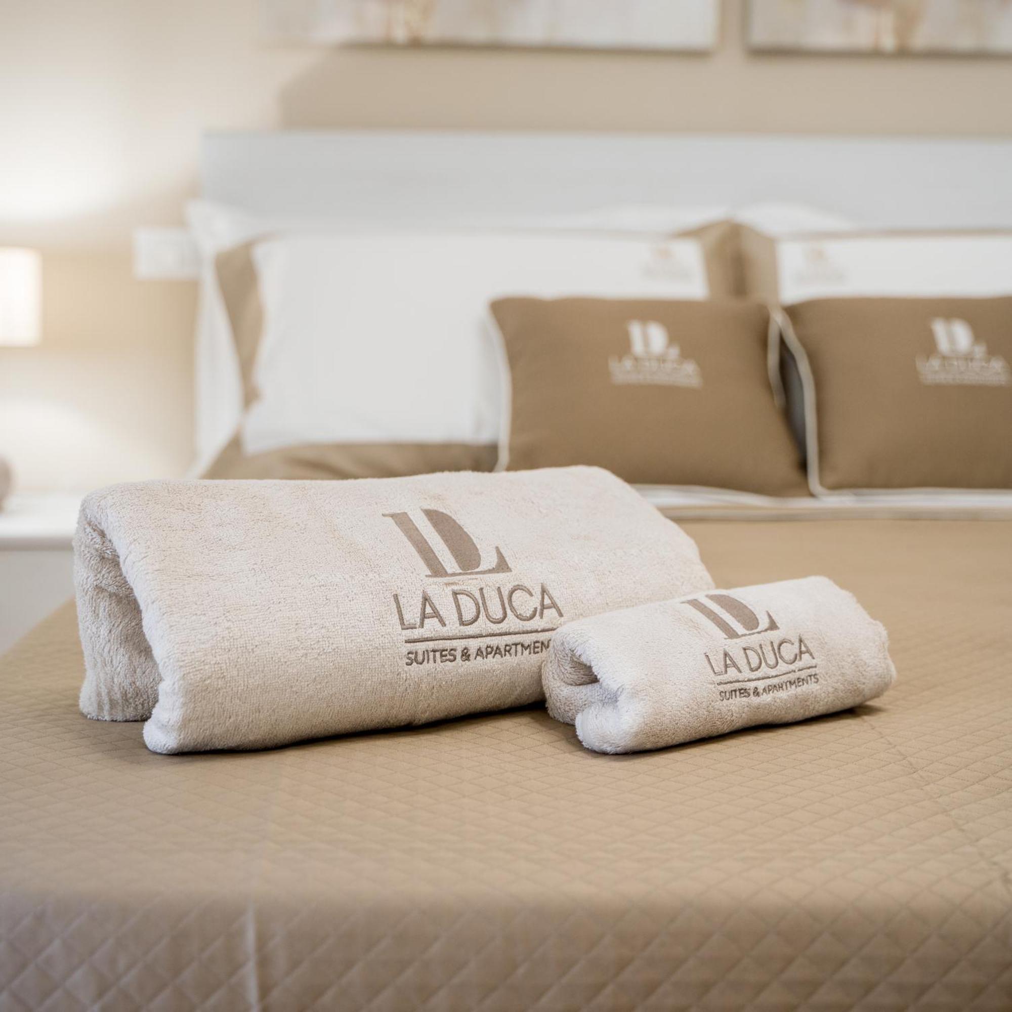 La Duca Suites & Apartments ปาแลร์โม ภายนอก รูปภาพ