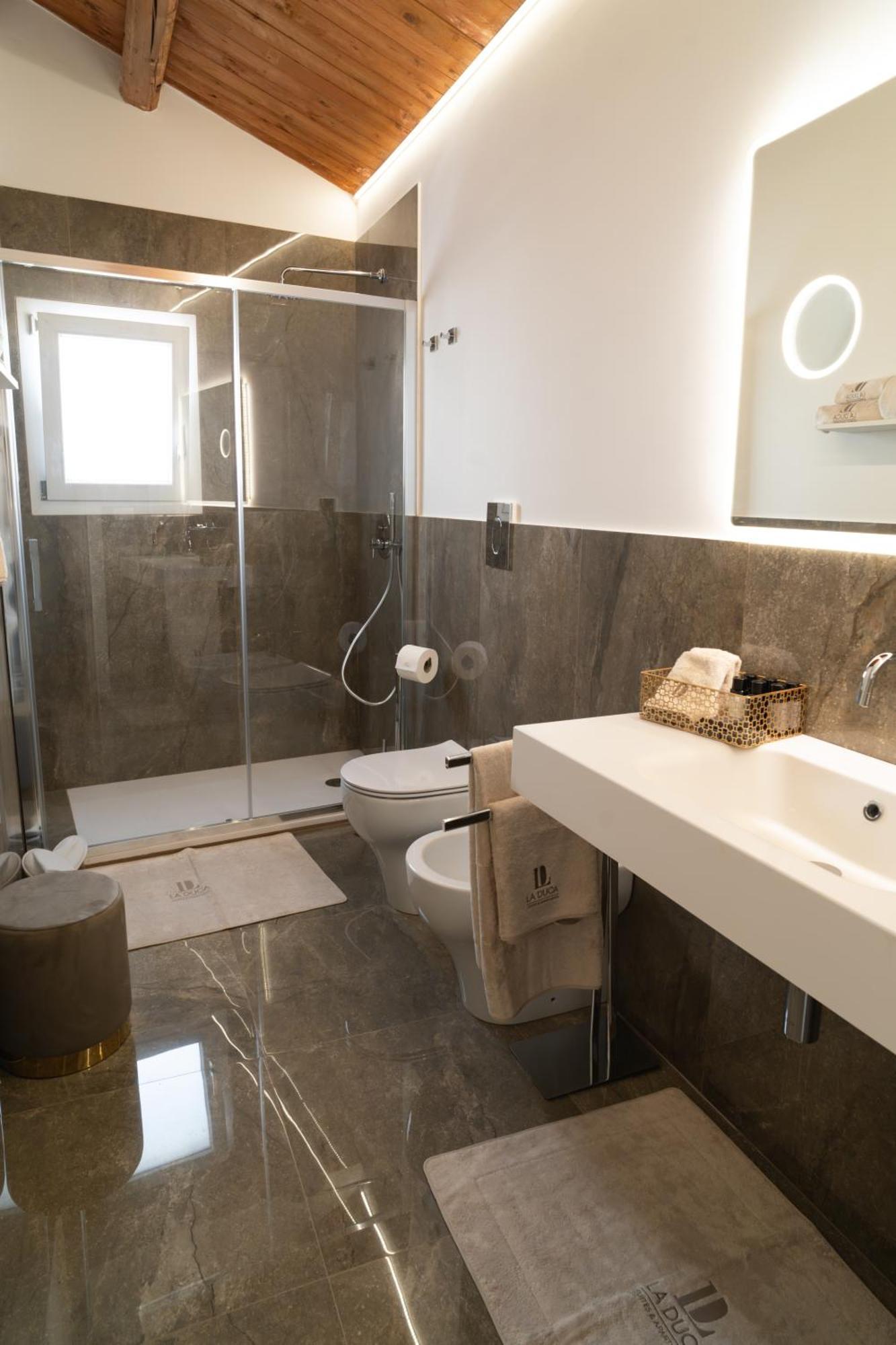 La Duca Suites & Apartments ปาแลร์โม ภายนอก รูปภาพ