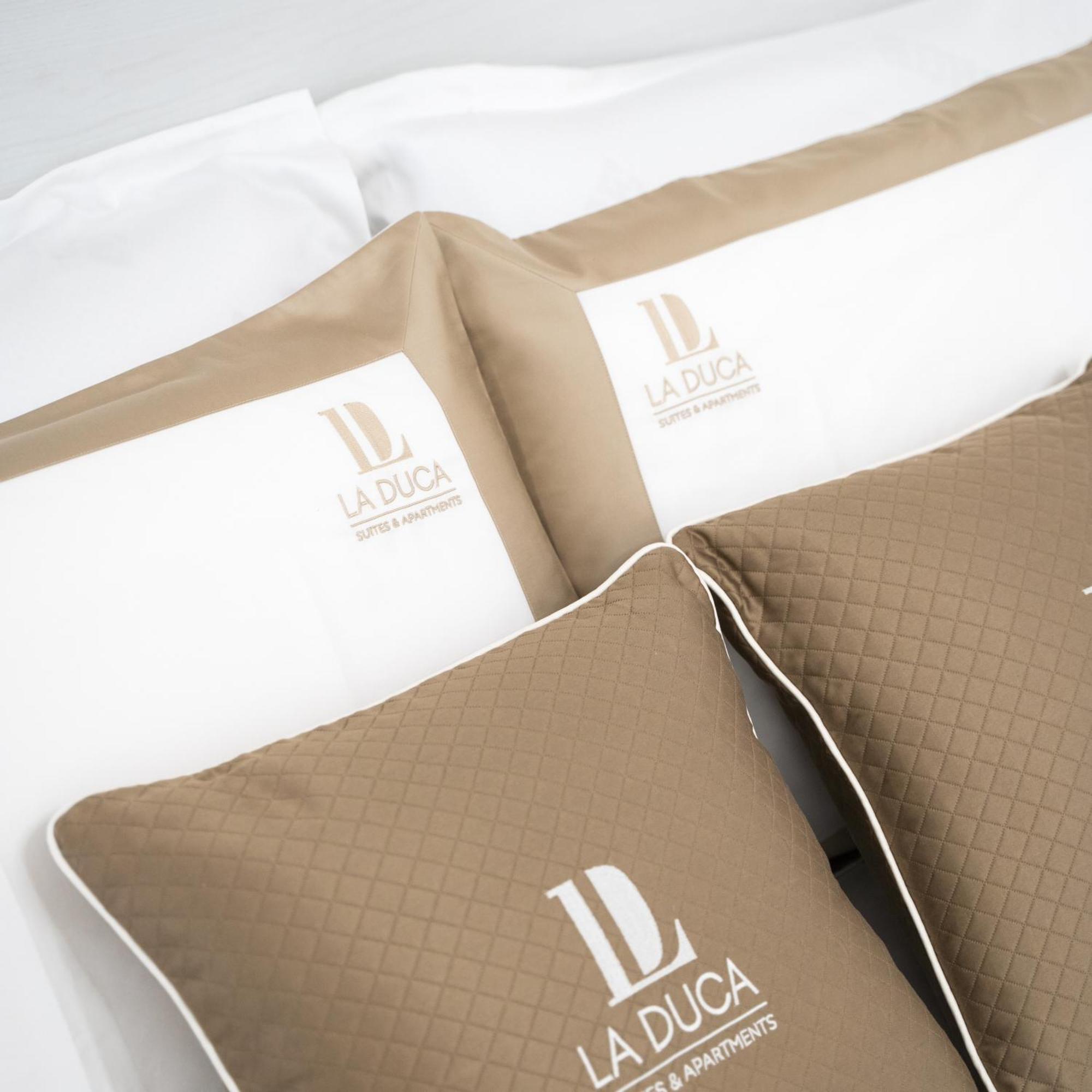 La Duca Suites & Apartments ปาแลร์โม ภายนอก รูปภาพ