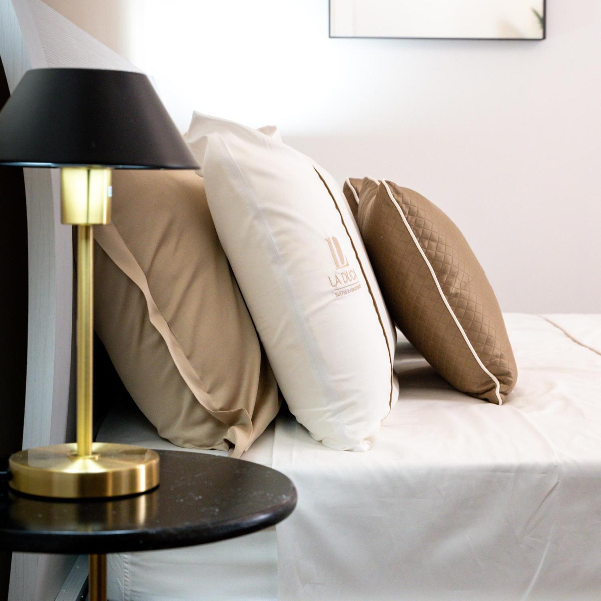 La Duca Suites & Apartments ปาแลร์โม ภายนอก รูปภาพ