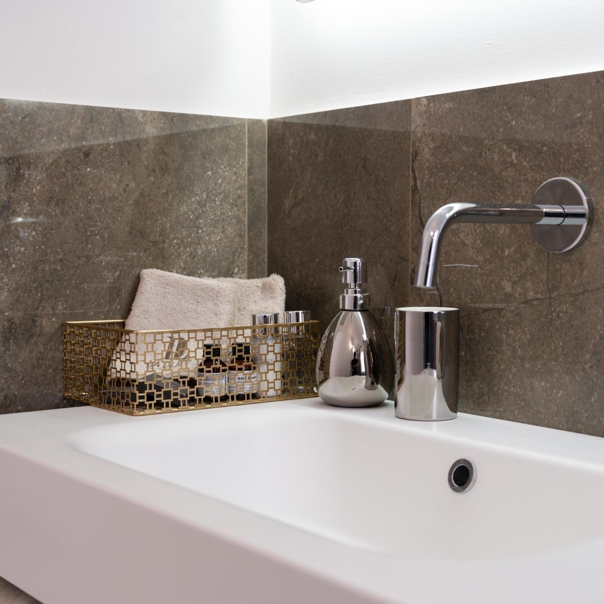 La Duca Suites & Apartments ปาแลร์โม ภายนอก รูปภาพ